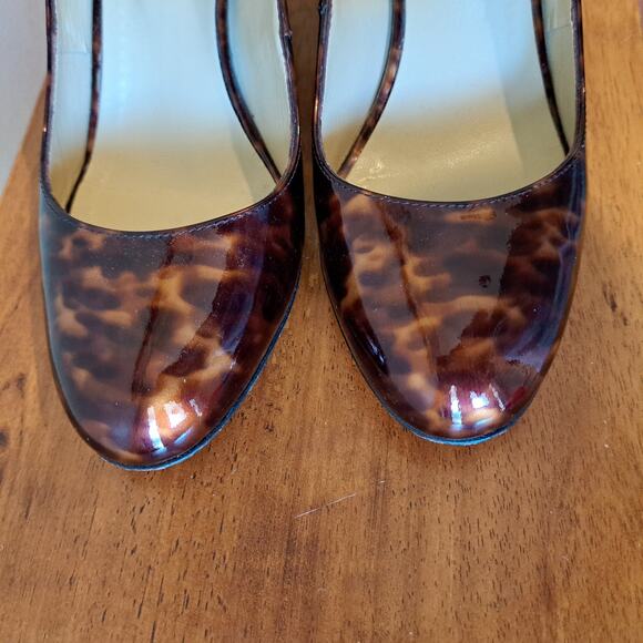 Chic Tortoiseshell Heels - Picture 8 of 11
